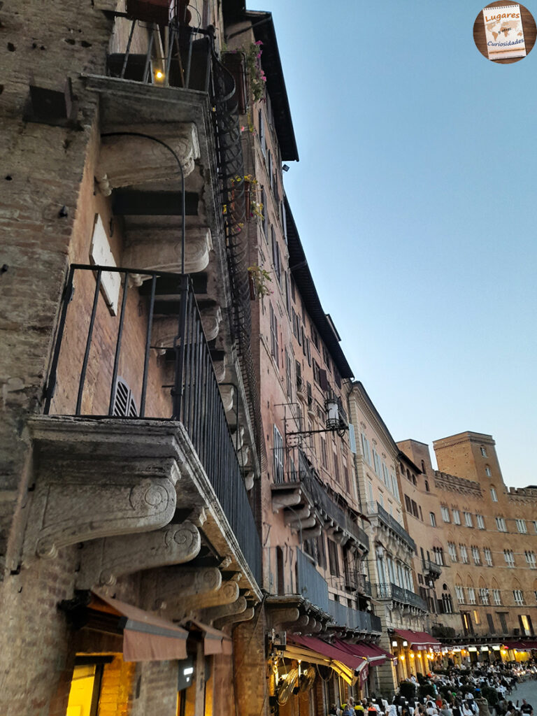 Piazza del Campo Siena toscana