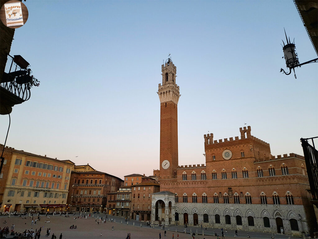 Piazza del Campo Siena toscana