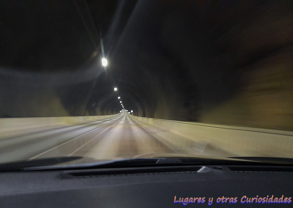 túnel submarino Eysturoyartunnilin  islas Feroe