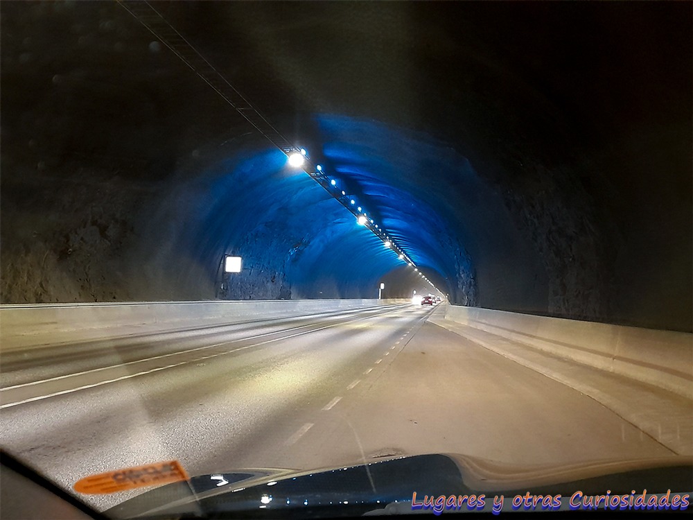 túnel submarino Eysturoyartunnilin  islas Feroe