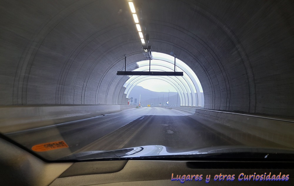 túnel submarino Eysturoyartunnilin  islas Feroe