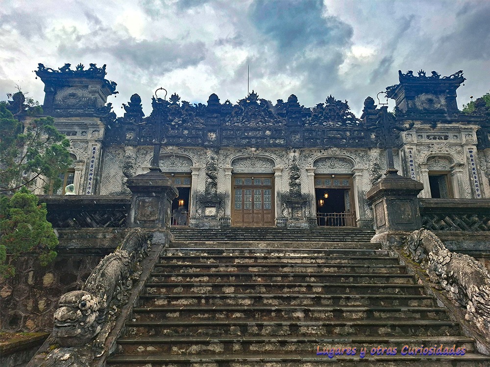 Tumba del Emperador Khải Định Hué