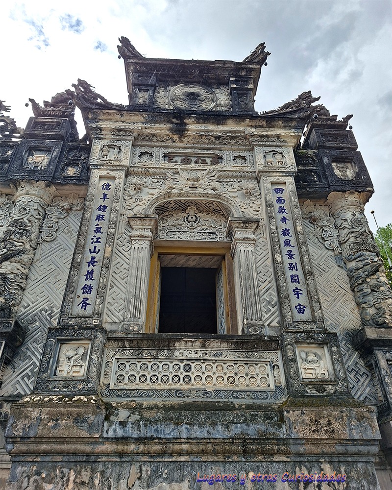 Tumba del Emperador Khải Định Hué