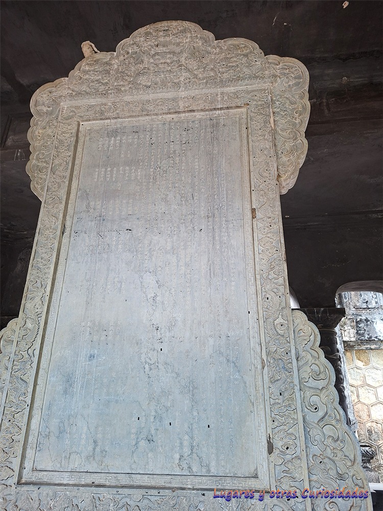 Tumba del Emperador Khải Định Hué
