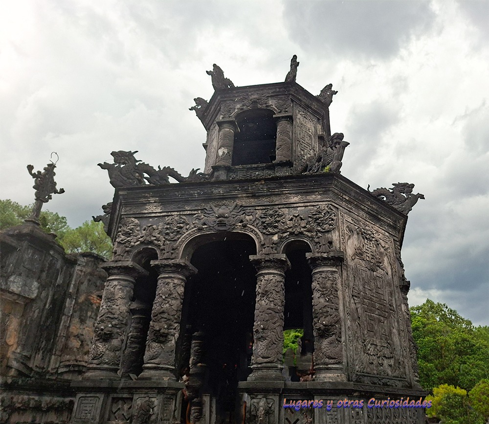 Tumba del Emperador Khải Định Hué