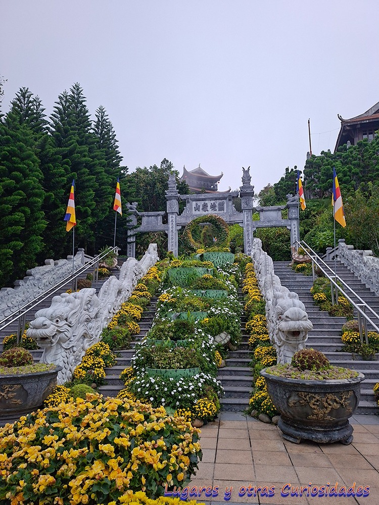 Pagoda pueblo francés Puente de las manos Vietnam