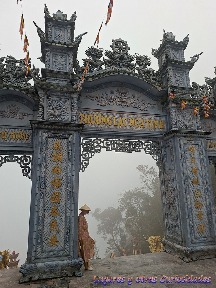 Pagoda pueblo francés Puente de las manos Vietnam